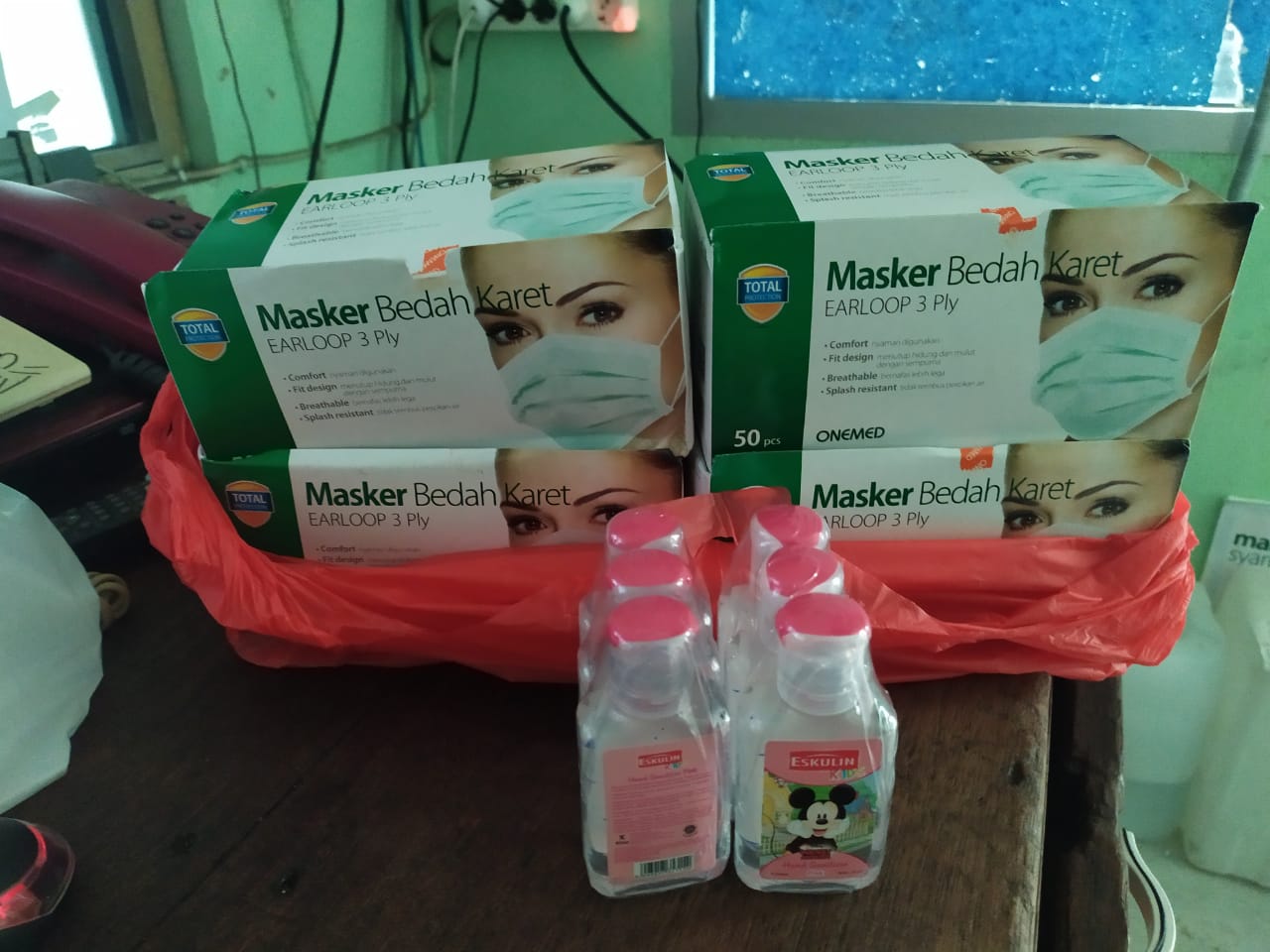Alhamdulillah. Terima Kasih kepada Yayasan SDH Lubuklinggau atas Donasi nya Berupa APD (Alat Pelindung diri) : - Masker Bedah 4 Box - Hand Sanitizer 6 